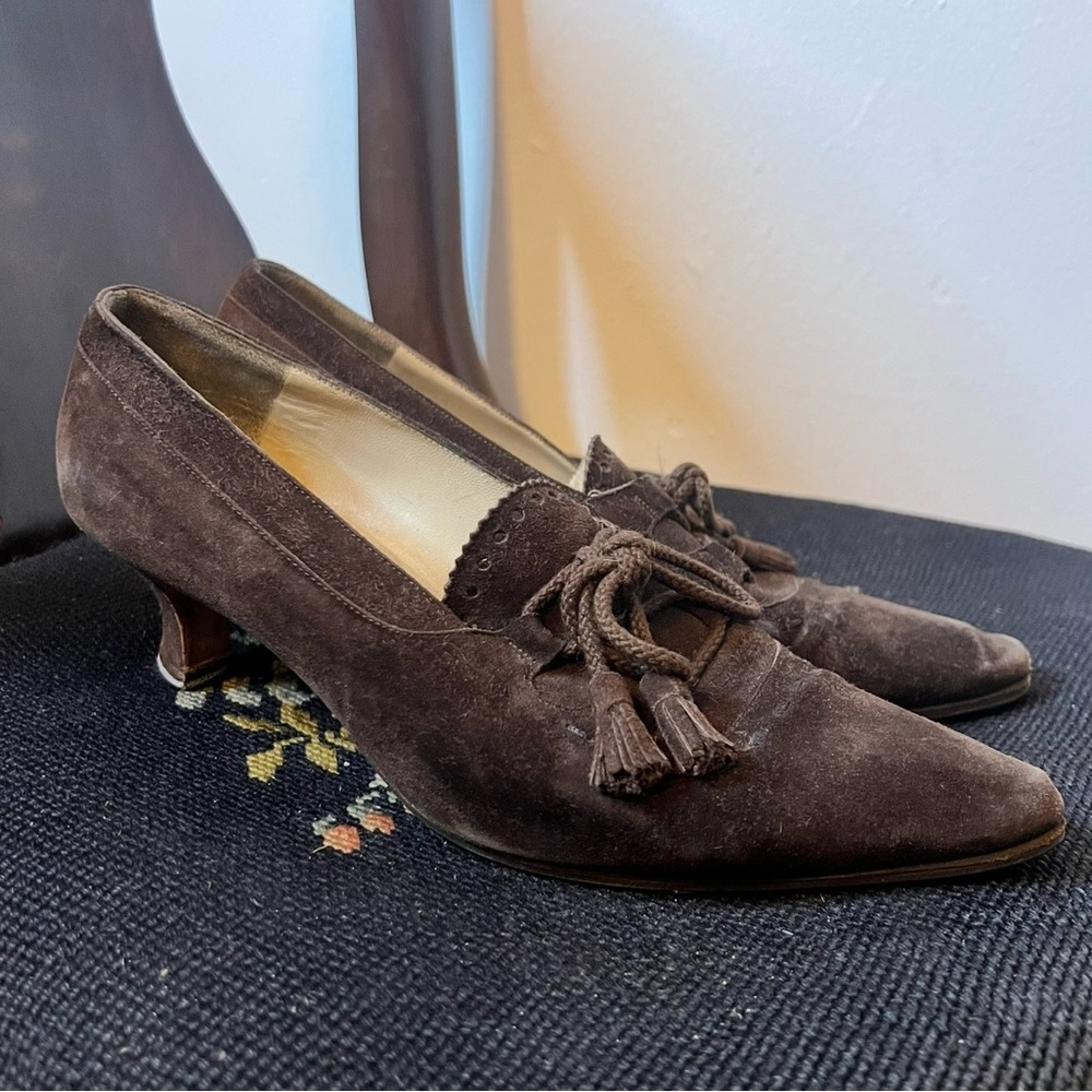 Manolo Blahnik EU 37.5 US 7.5 Vintage Brown Suede Kitten Heels Lace Up Front